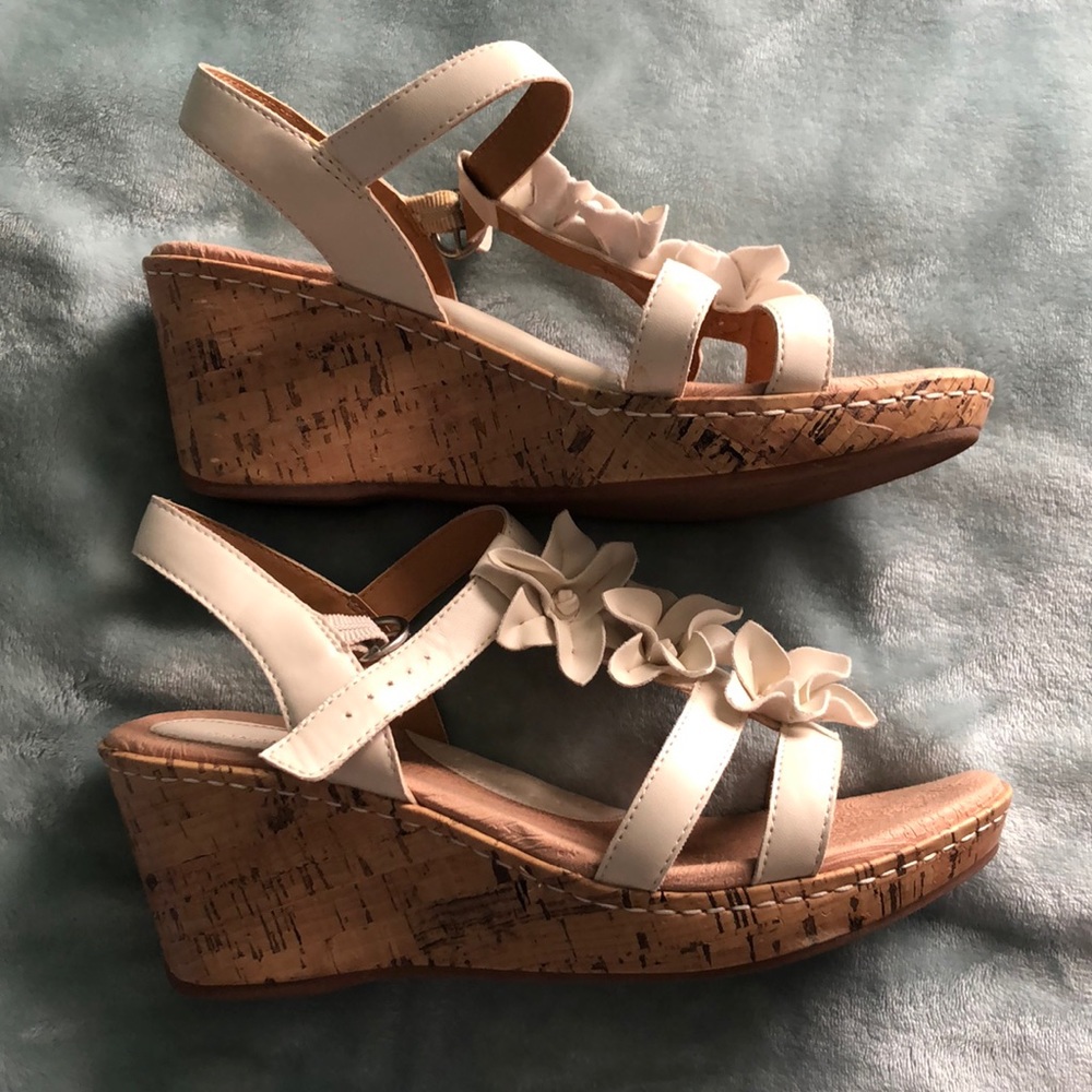 White flower sandals